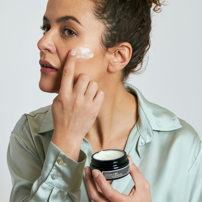 Crema Revitalizante CBD - The Beemine Lab